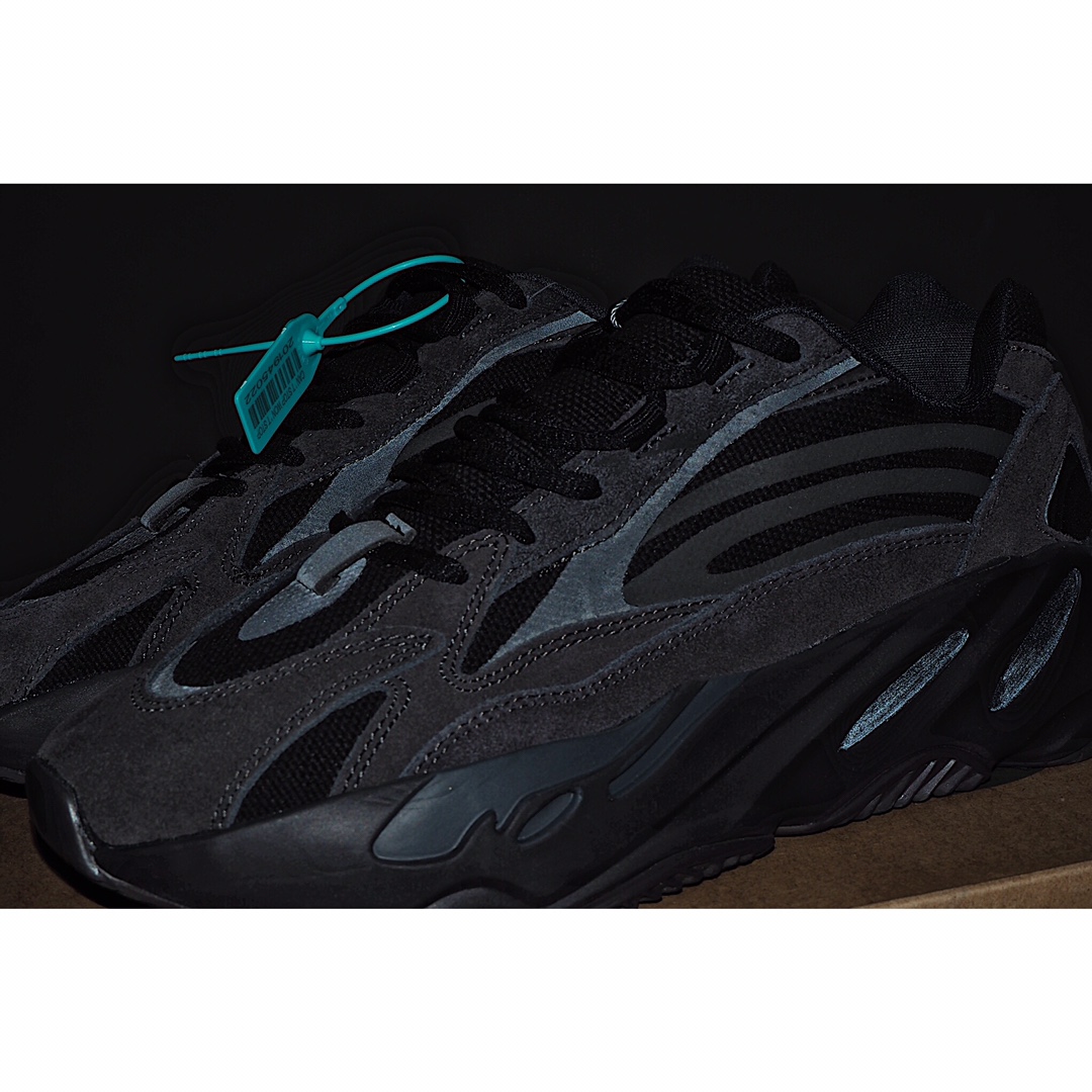 adidas-yeezy-boost-700-v2-vanta-fu6684_8.jpg