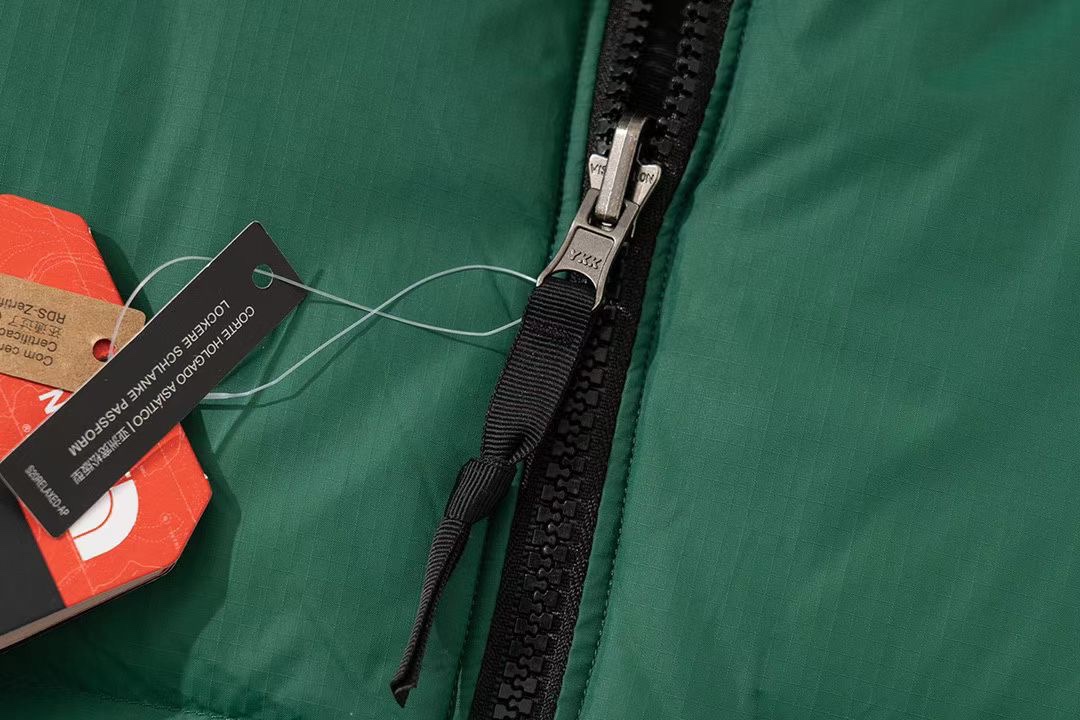 north-face-1996-retro-nuptse-700-fill-packable-jacket-black-green_7.jpg